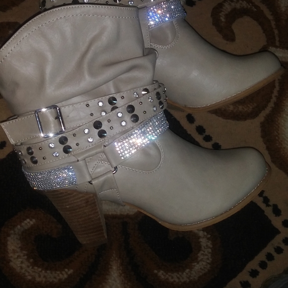 Some brand new boots never been world for women - Picture 6 of 6